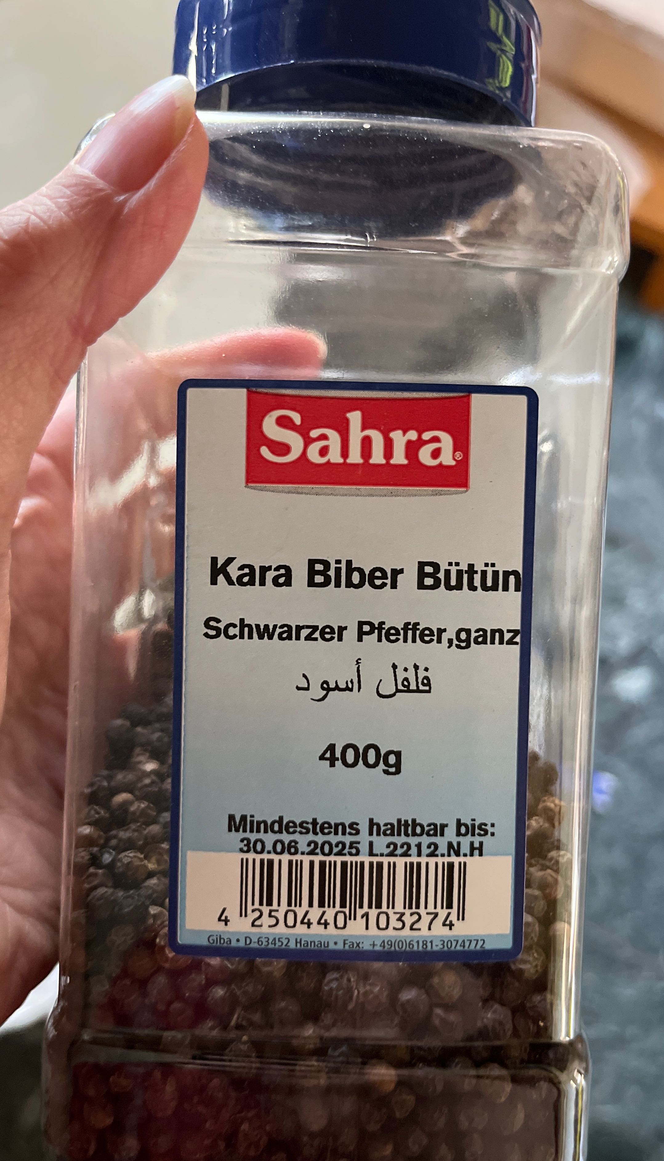 Schwarzer Pfeffer ganz