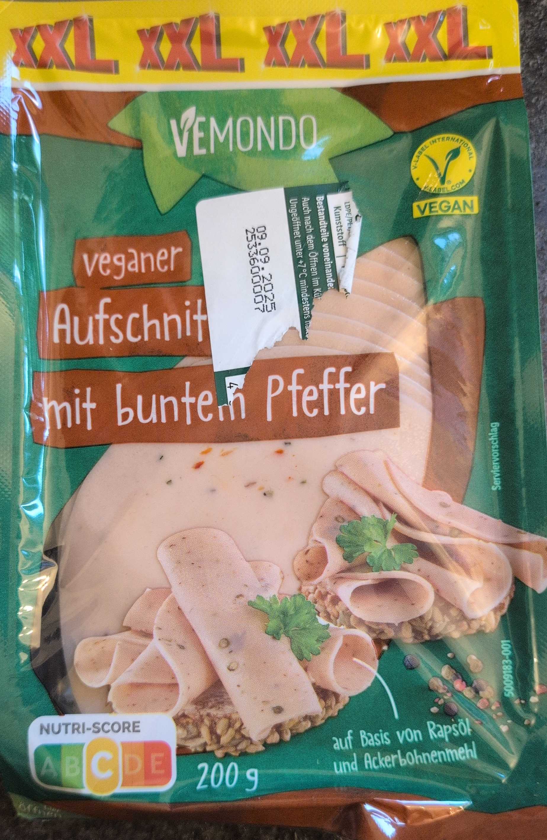 Veganer Aufschnitt mit buntem Pfeffer 