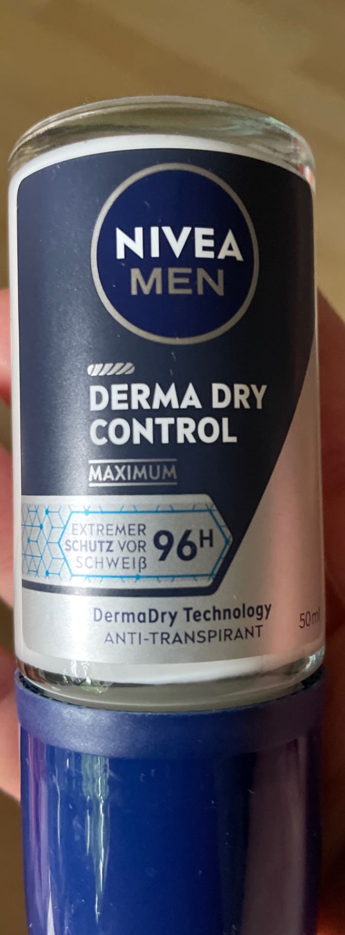 Derma Dry Control Deo Roller