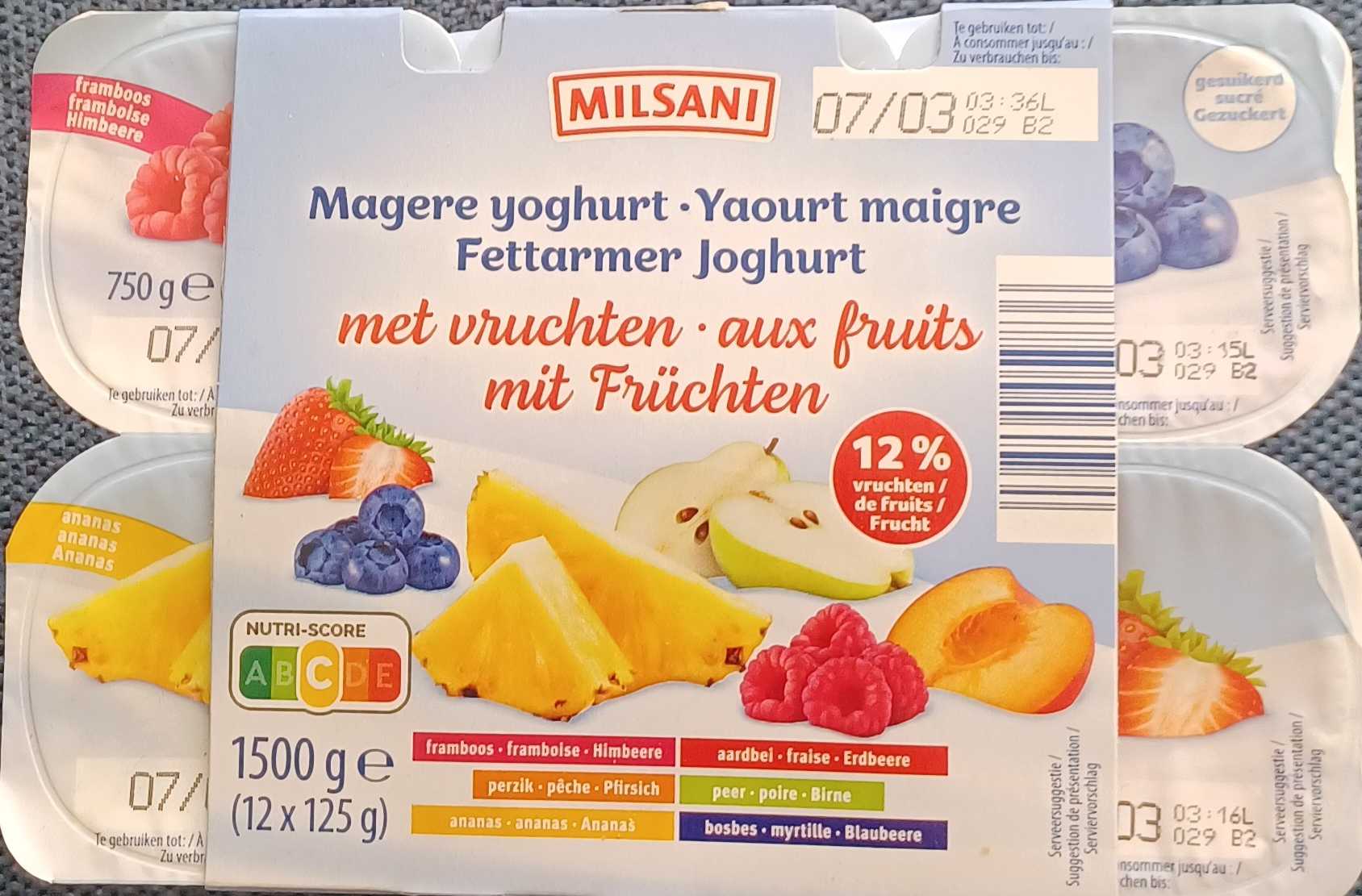 Magere youghurt met vruchten