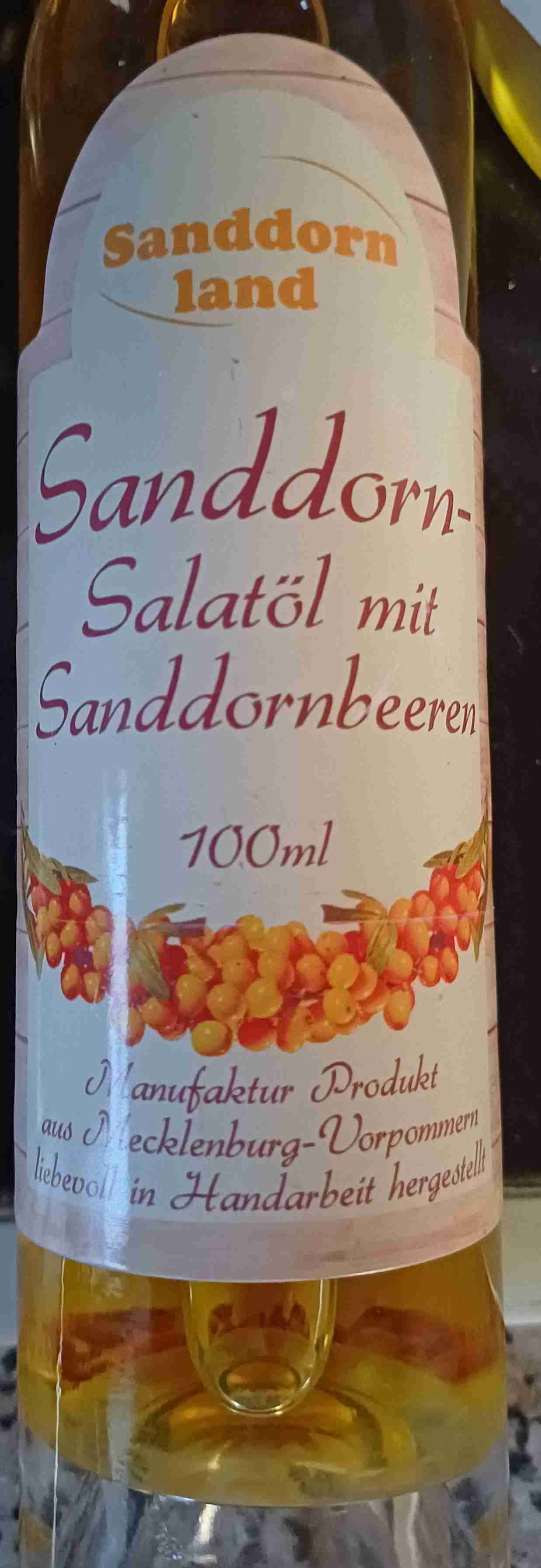 Sanddorn-Salatöl mit Sanddornbeeren