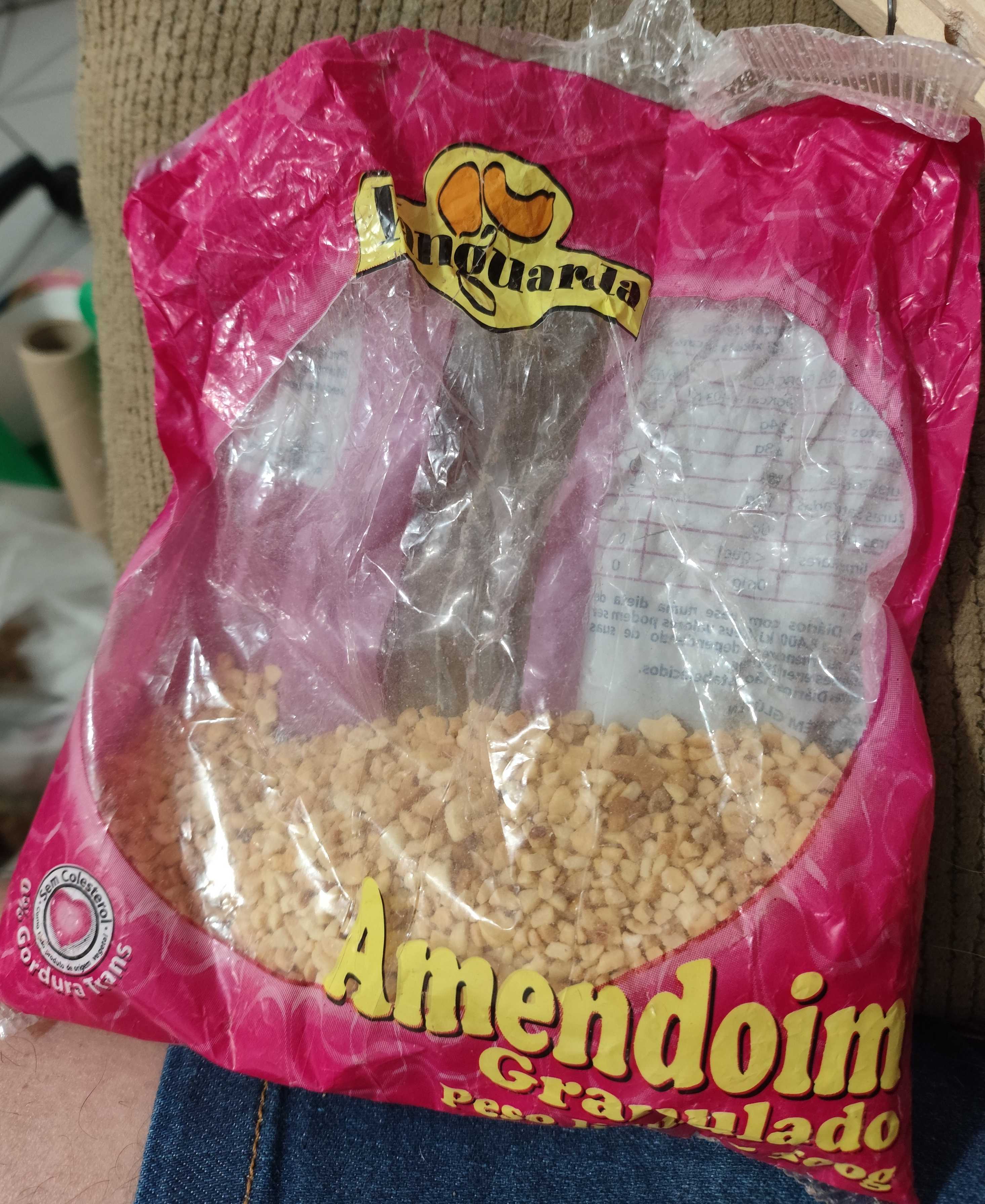 Amendoim granulado