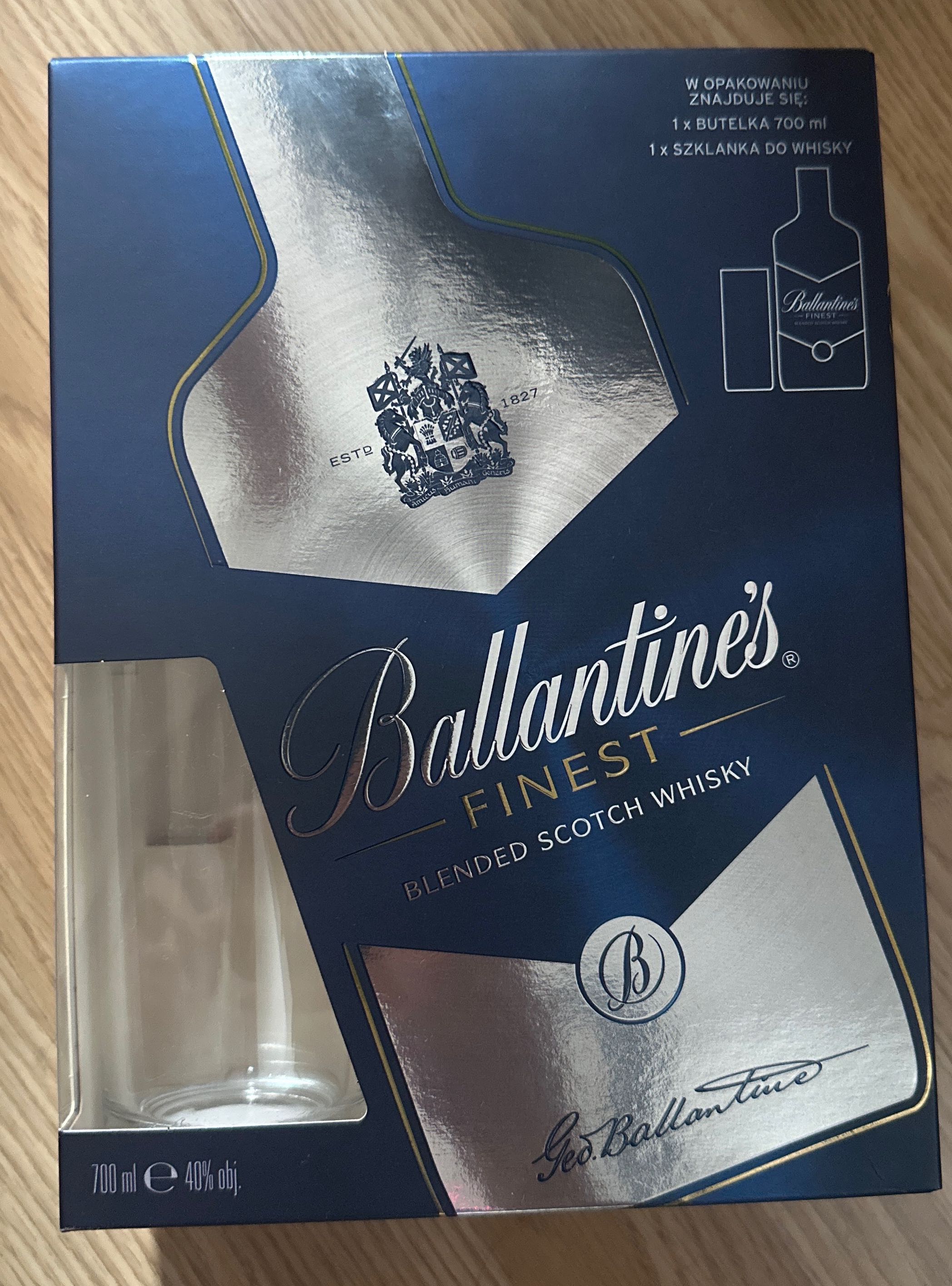 Ballantines 0,7 ze szklanką