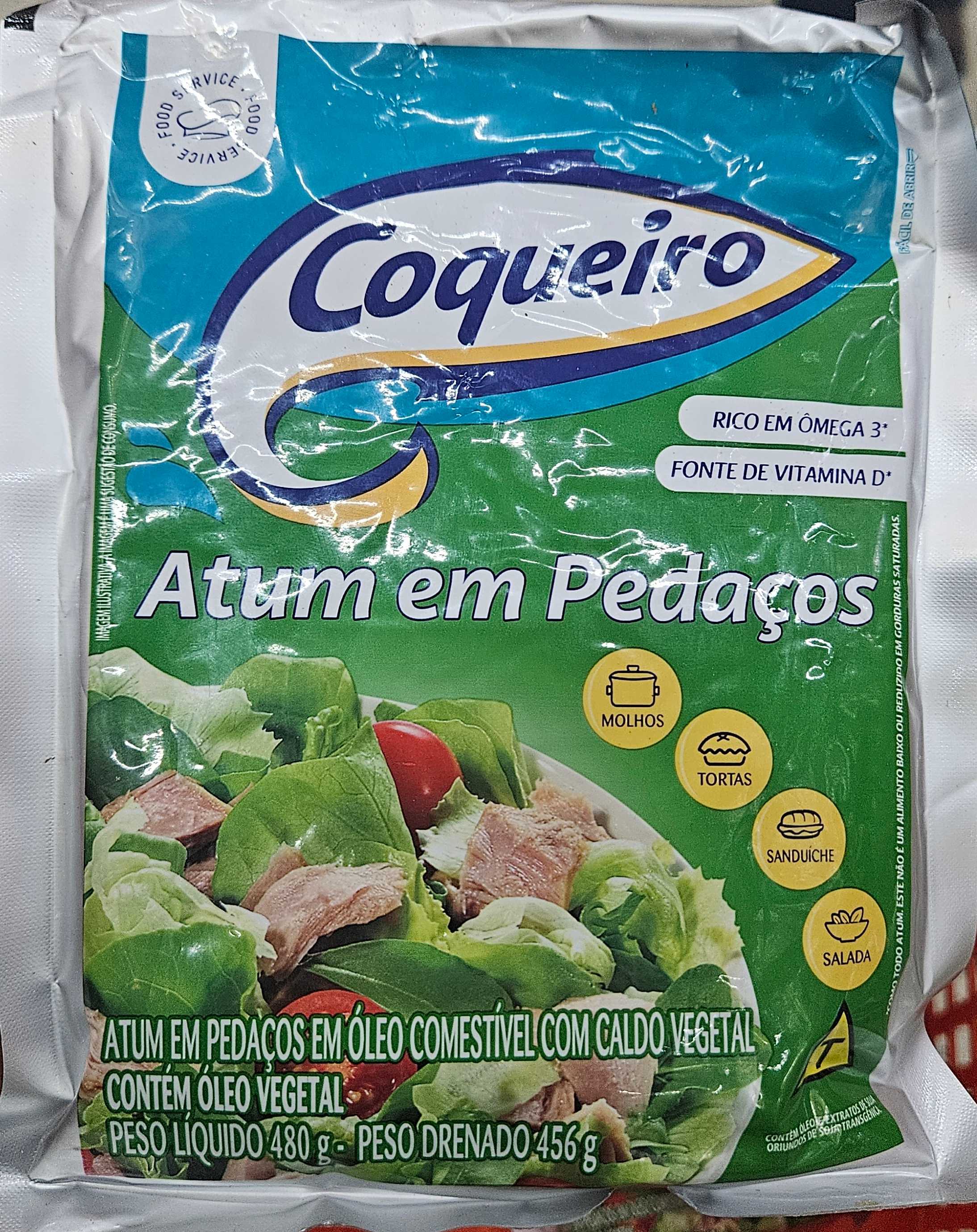 Atum em pedaços em óleo comestível