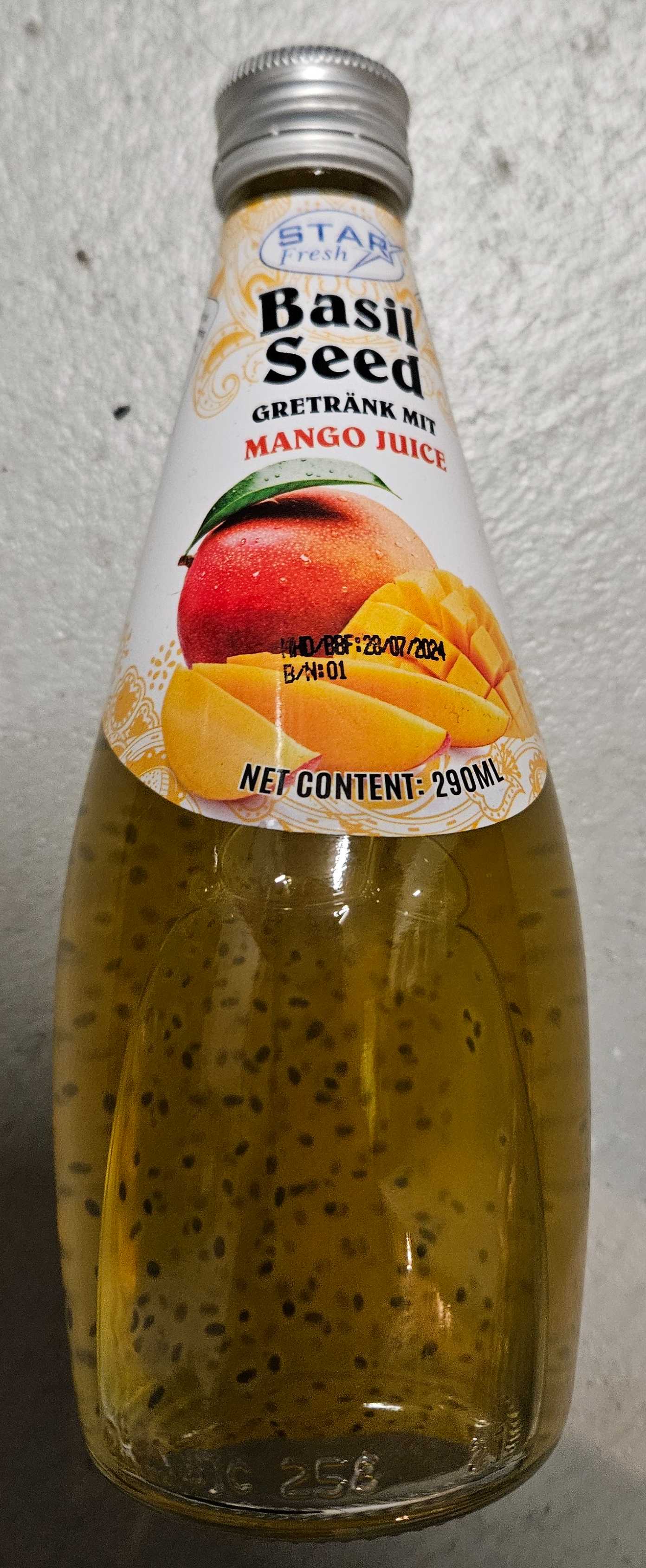 Basil Seed Getränk mit Mango Juice