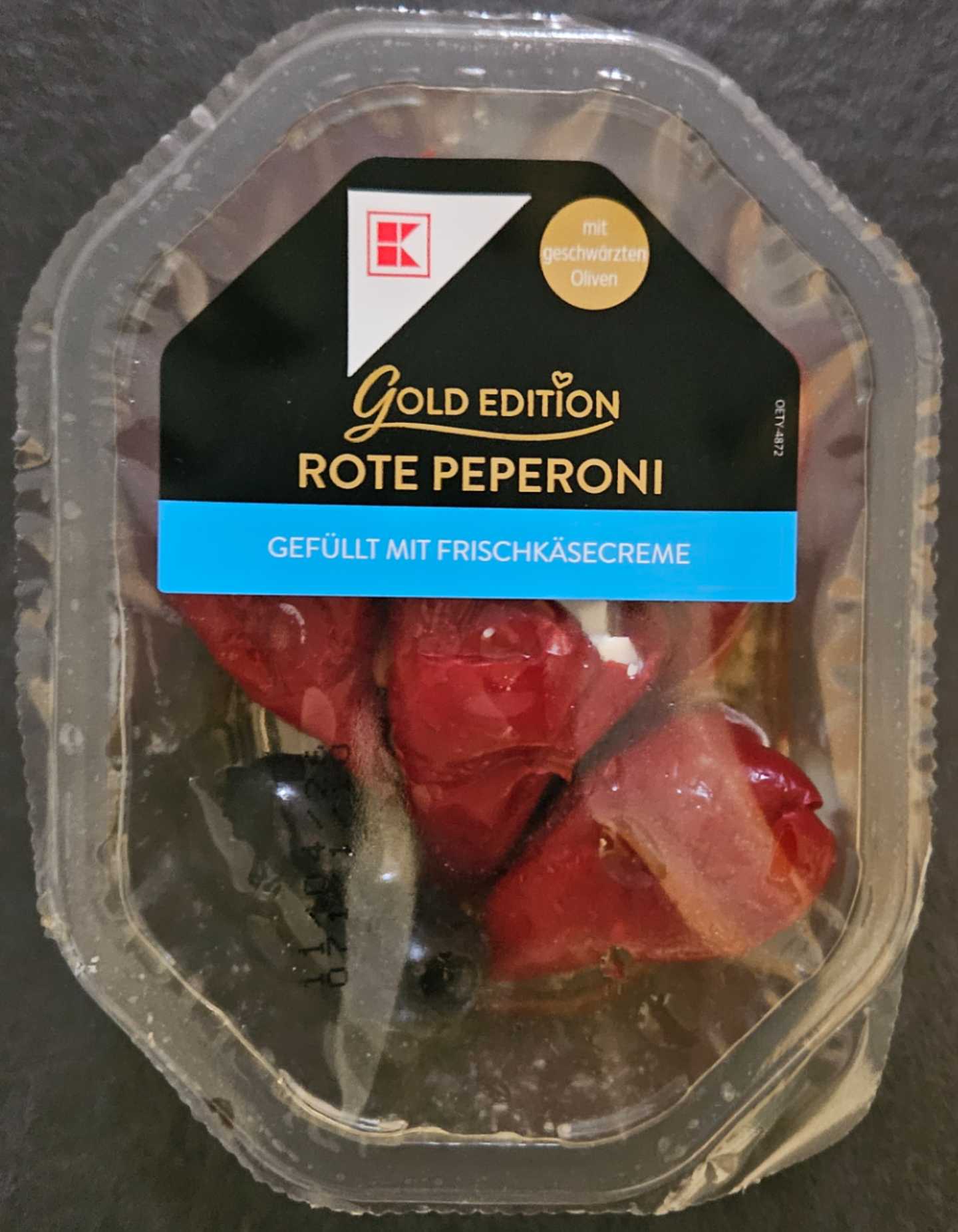 Rote Peperoni gefüllt mit Frischkäsecreme