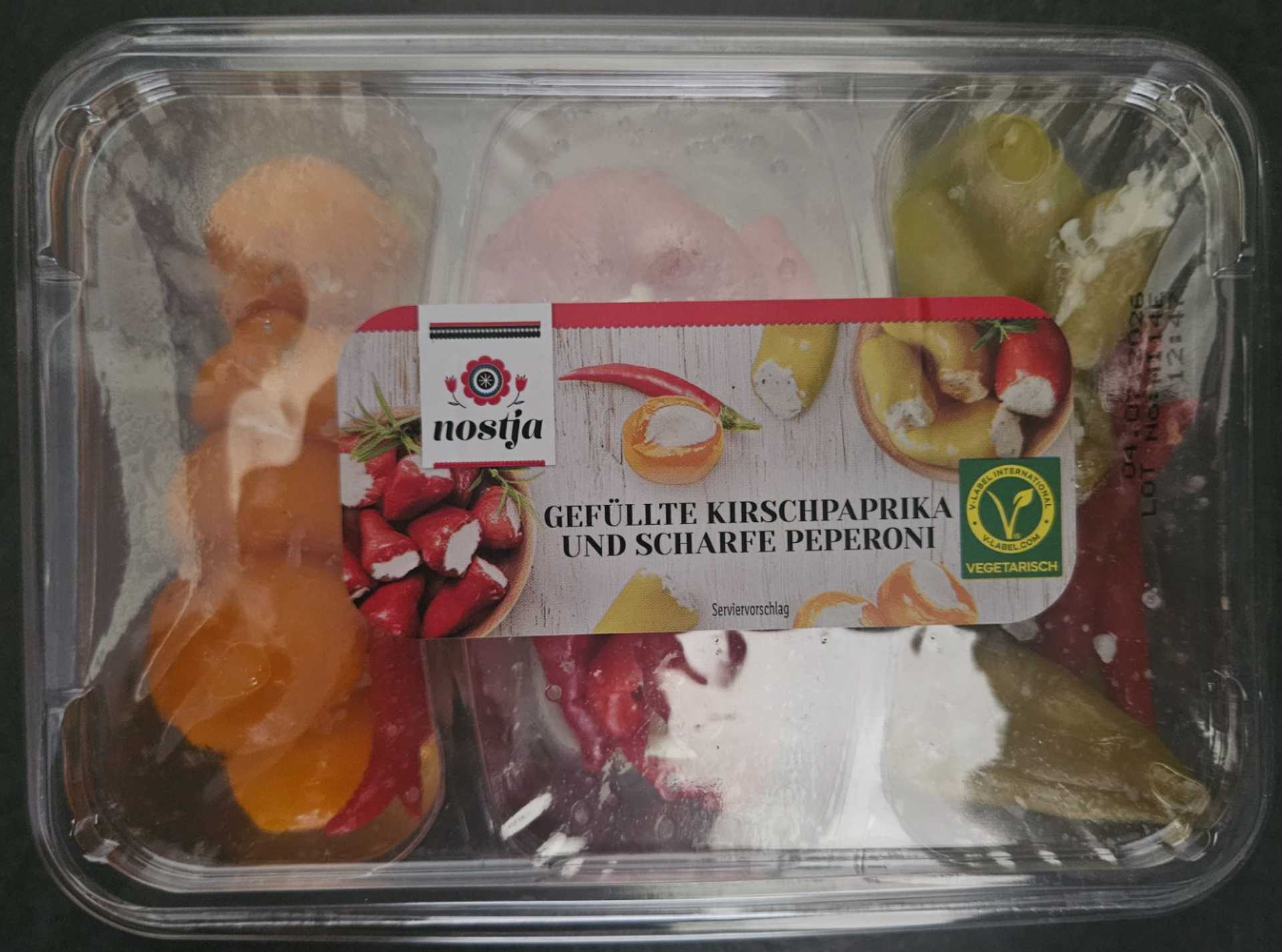 Gefüllte Kirschpaprika & scharfe Peperoni
