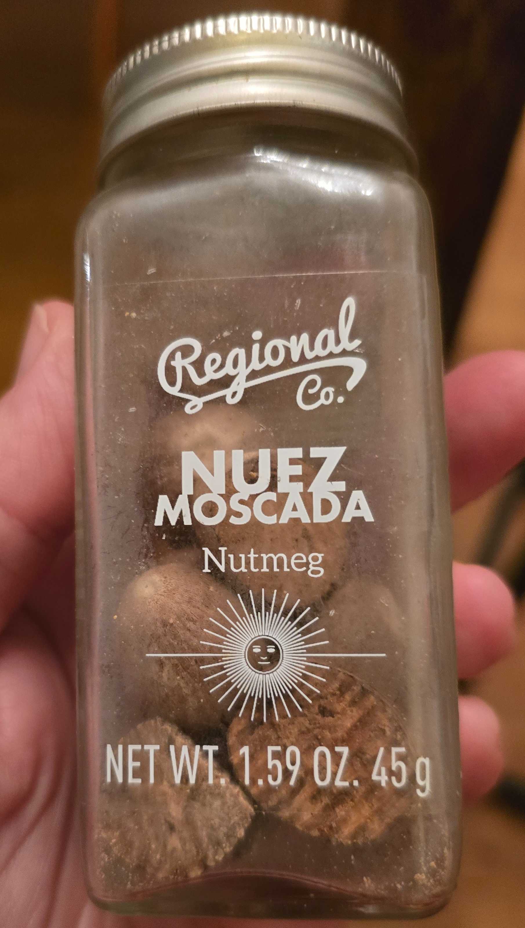 Muskatnuss ganz