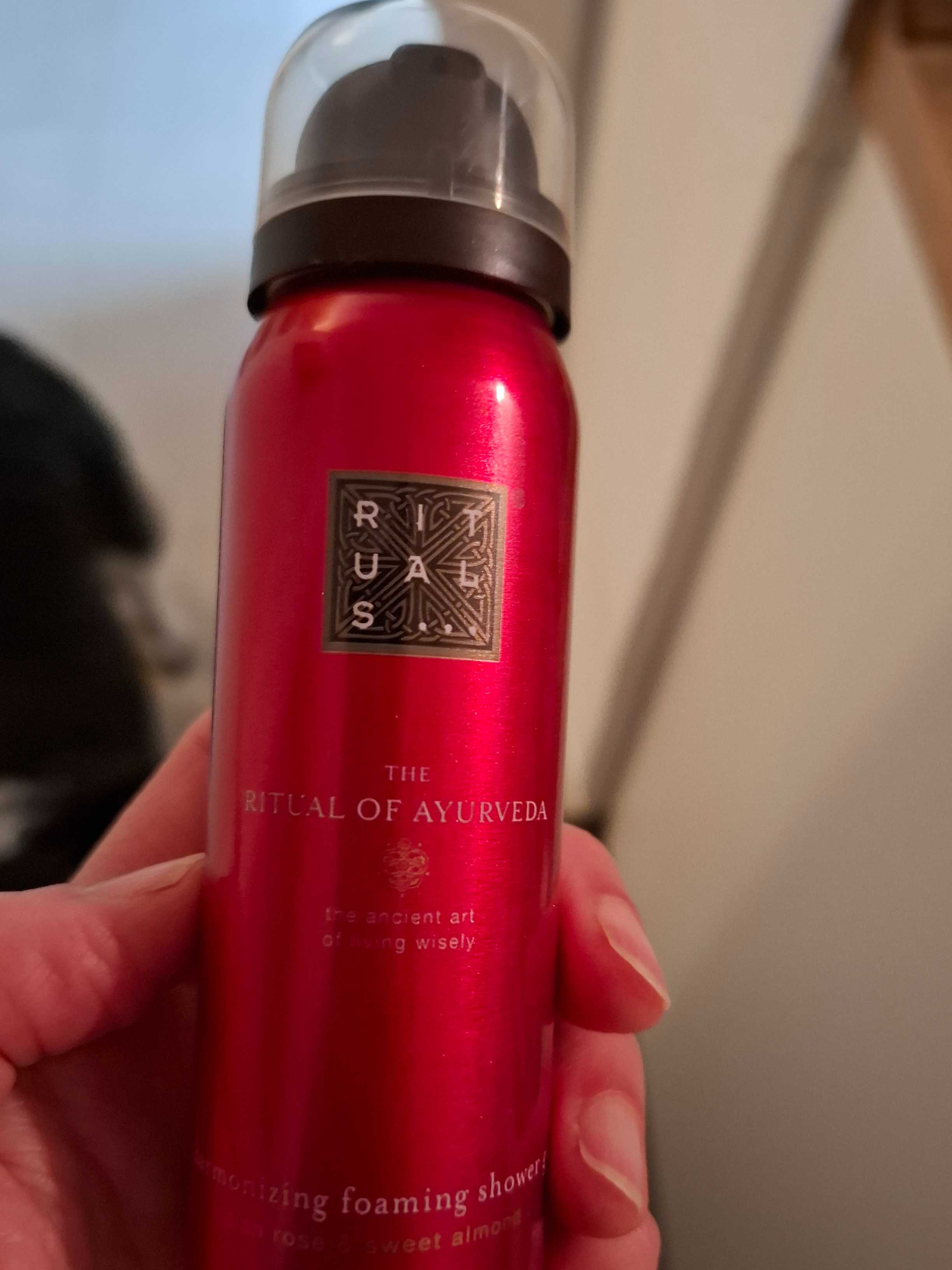 Foaming shower gel