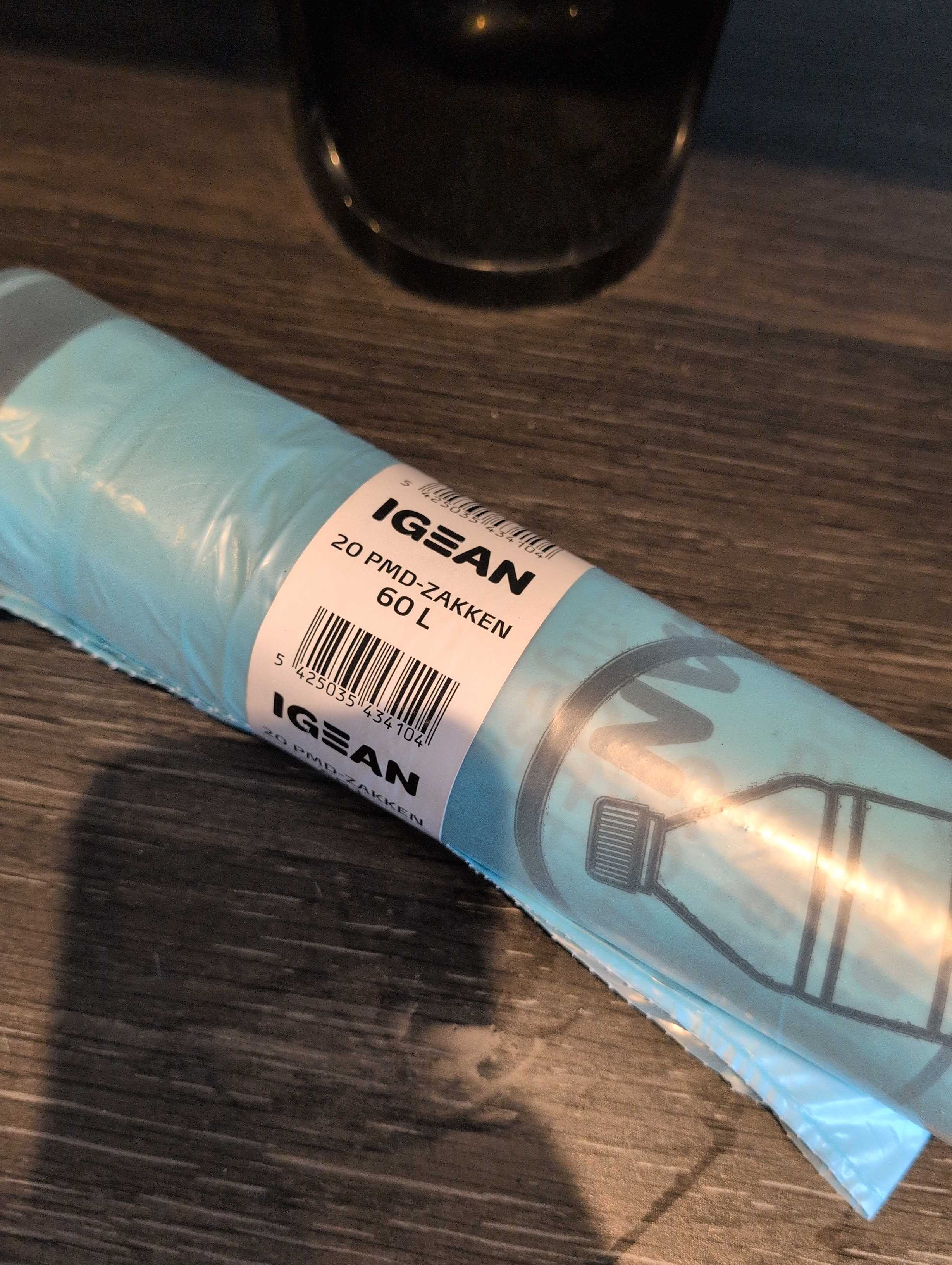 Rol blauwe zakken