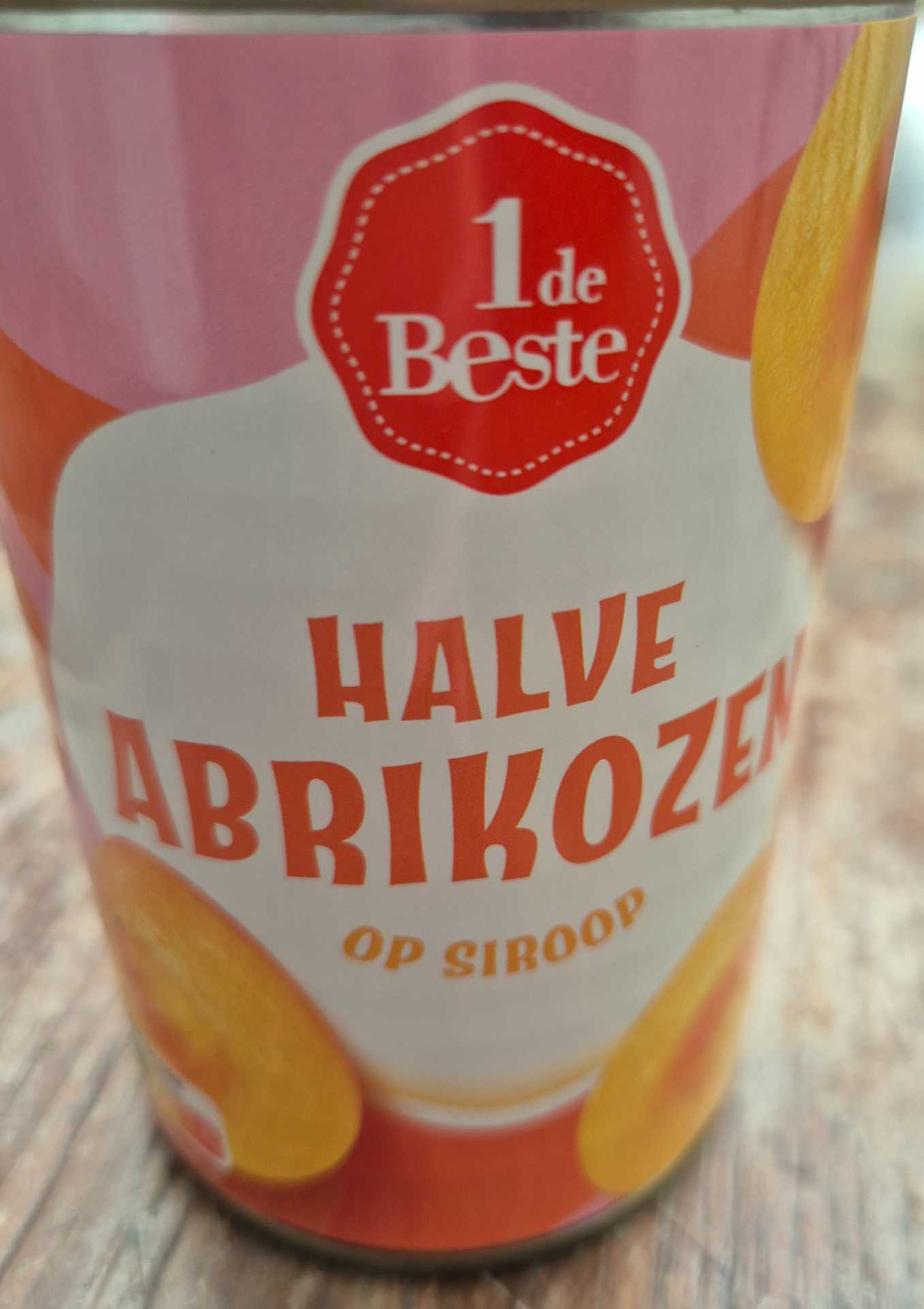Halve abrikozen op siroop