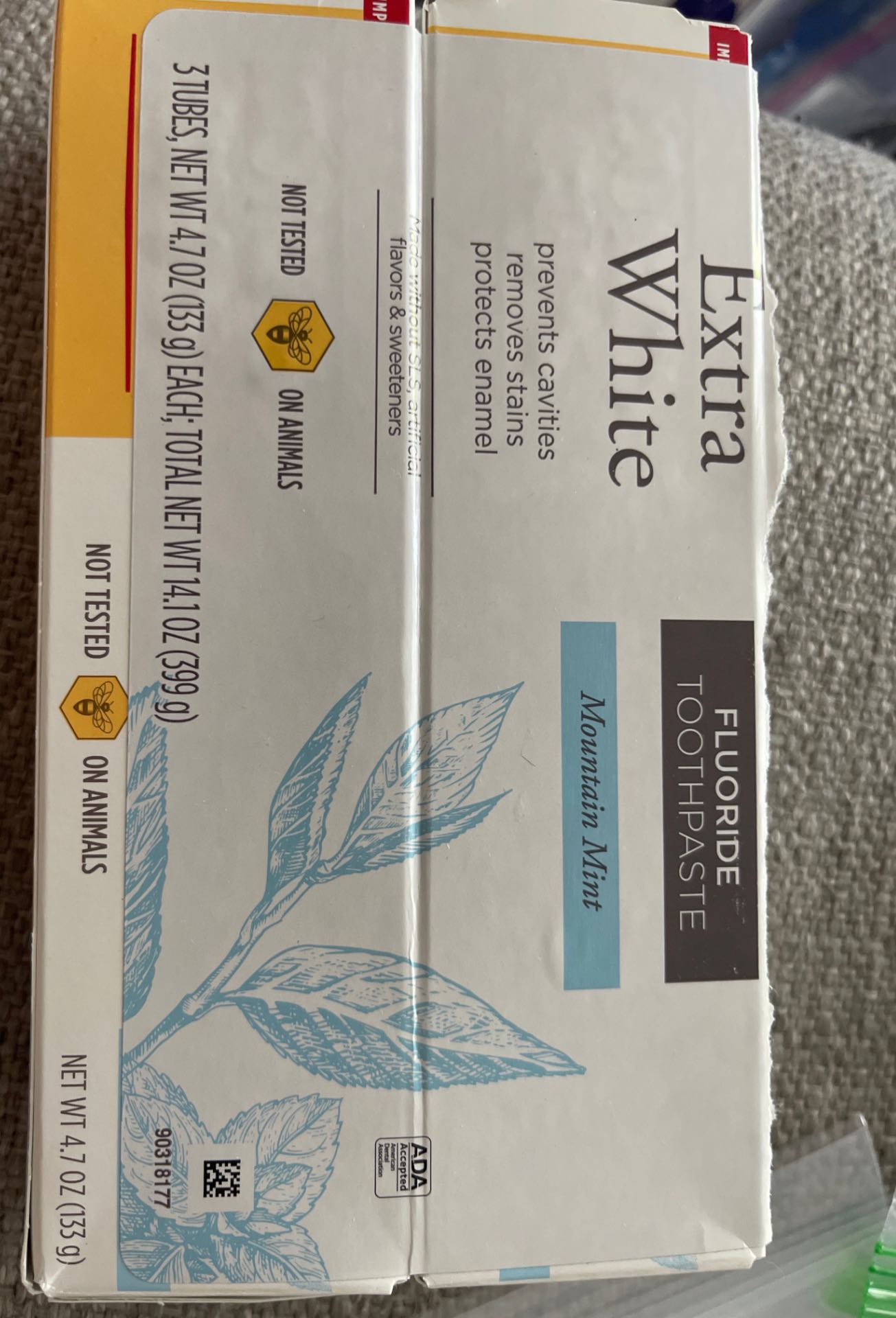 Extra white fluoride, toothpaste, mountain mint