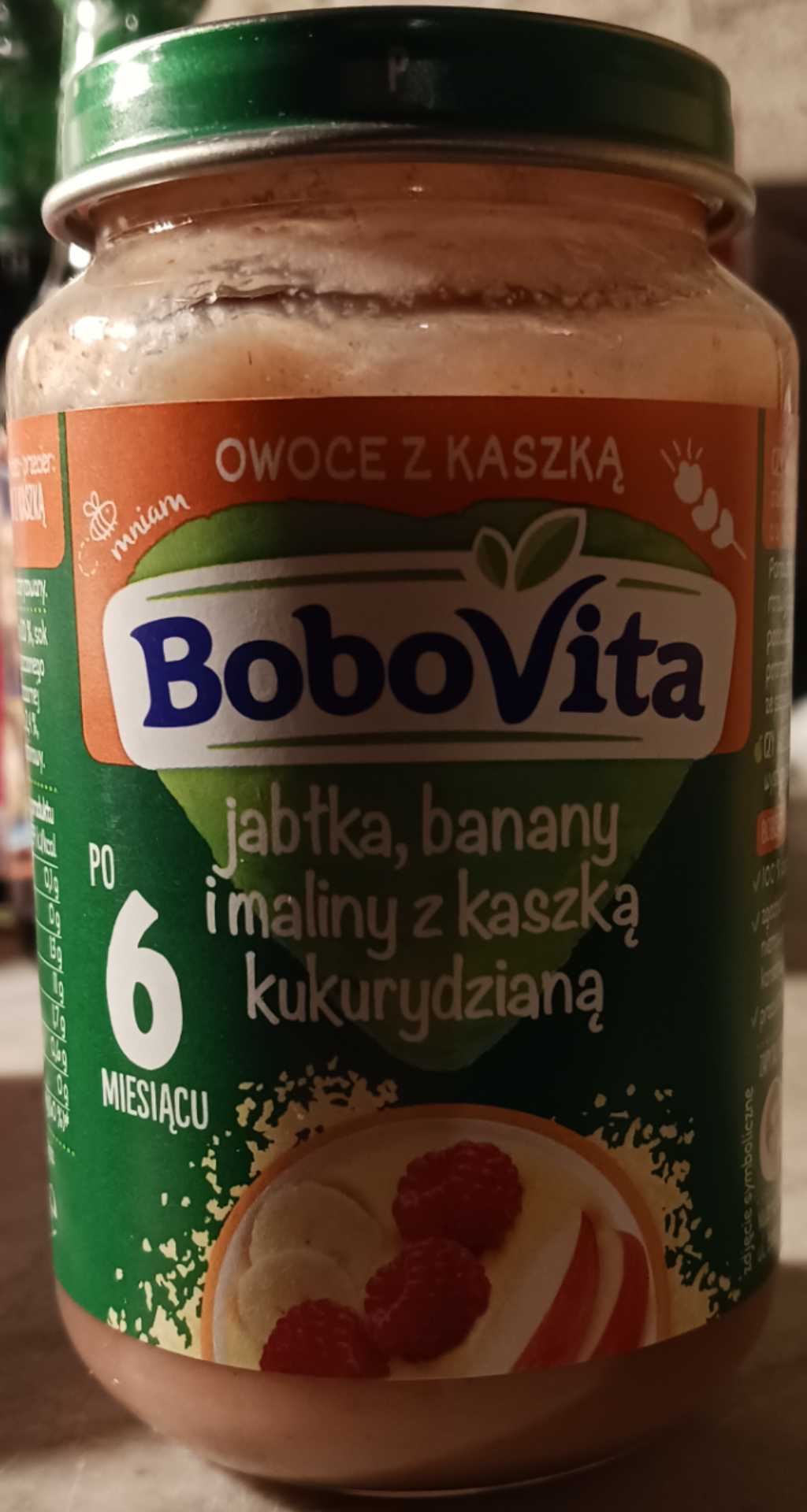 Jabłka, banany i maliny z kaszką