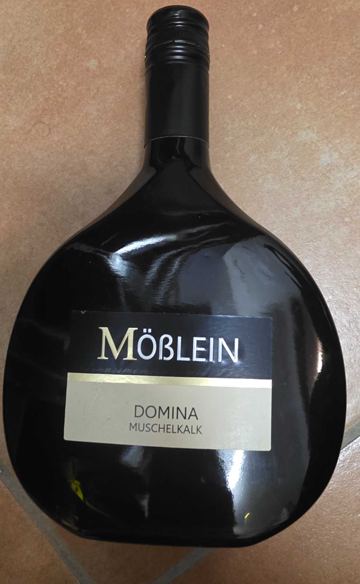Domina Rotwein